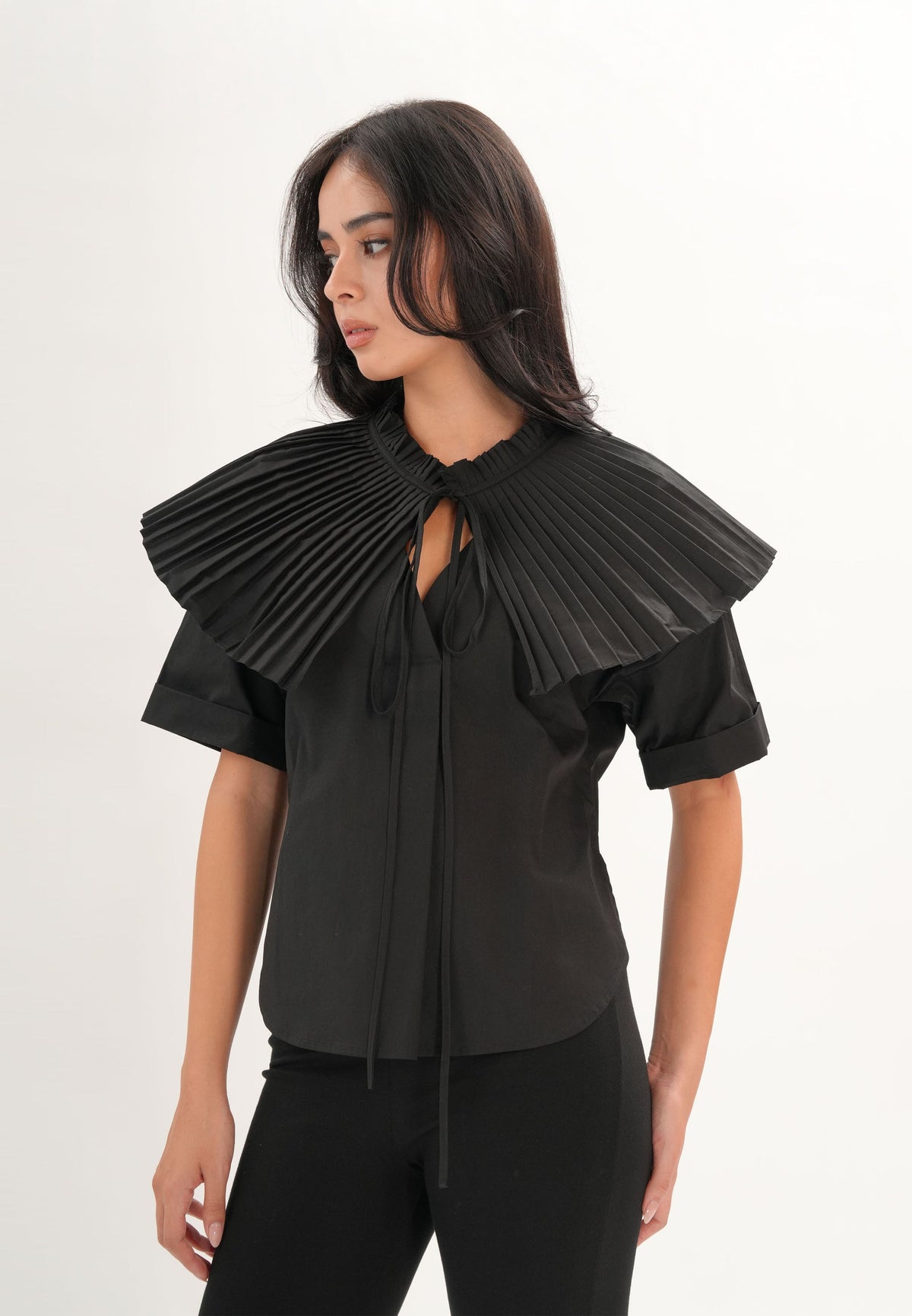 CROW S/S TOP WITH PLEATED SASH